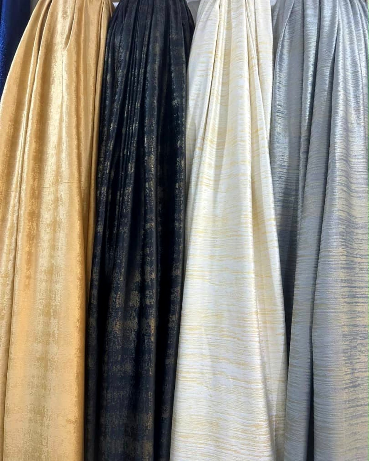 Velvet Hanging Set — Gold to Silver