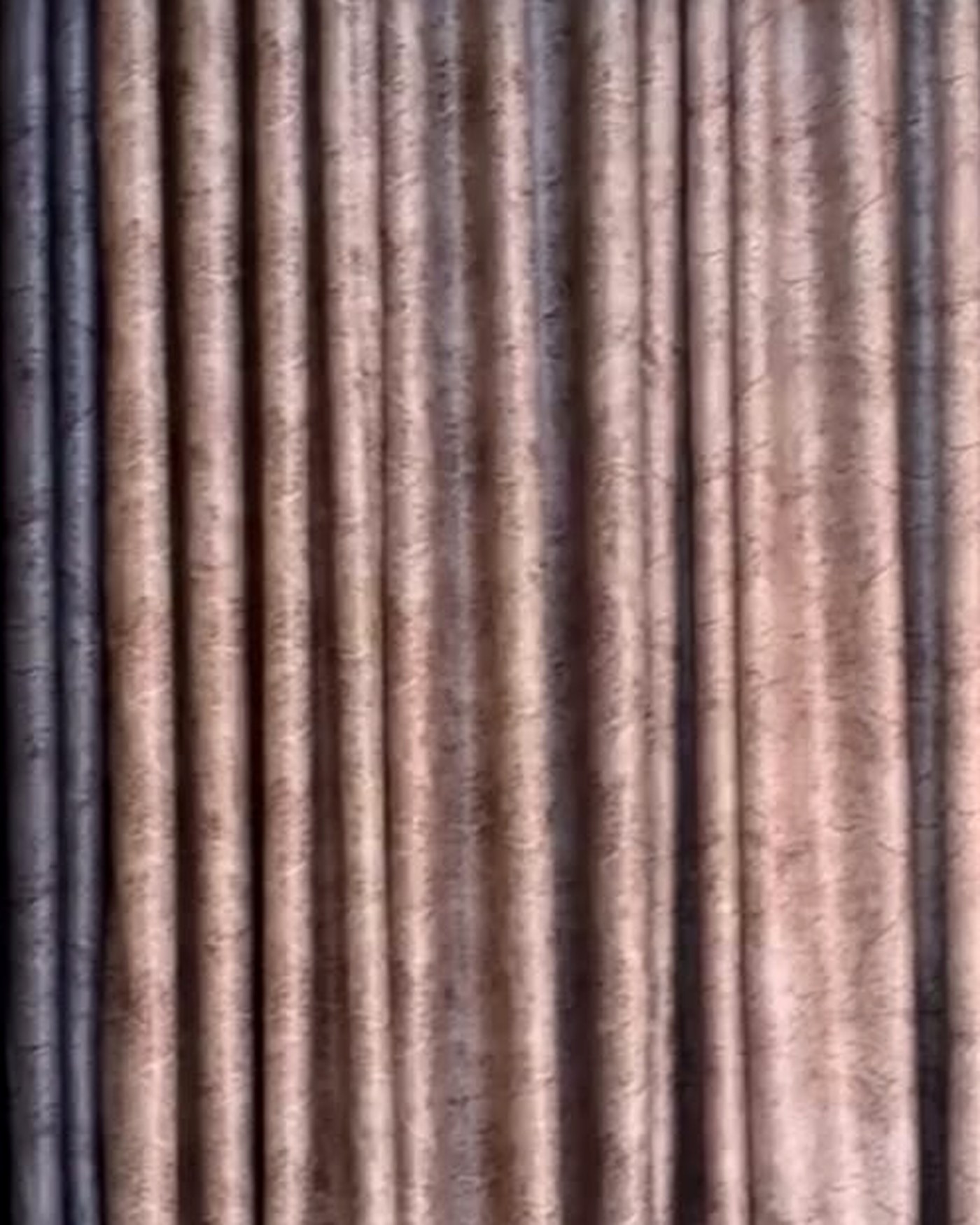 Crushed cloth, dressed folds