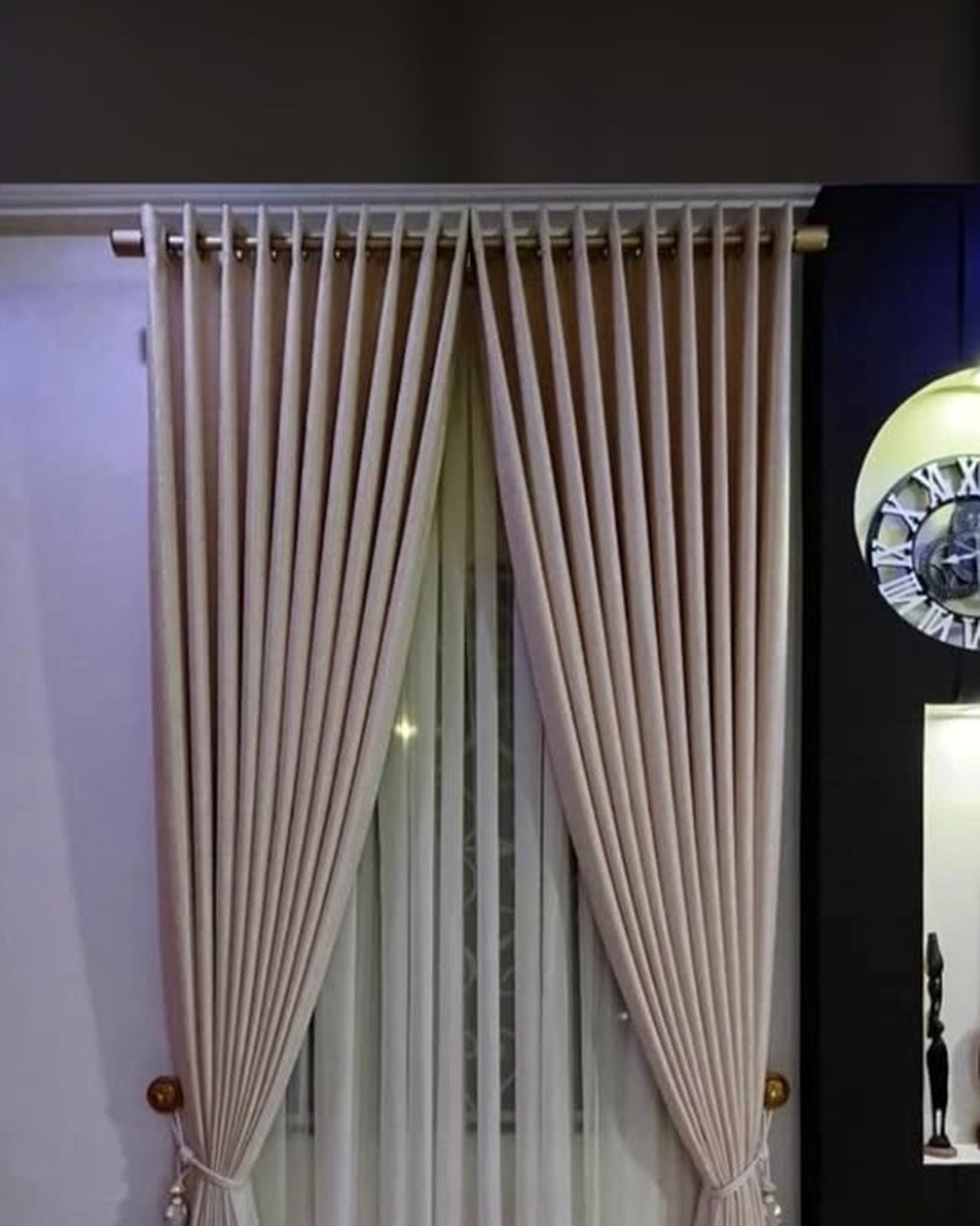 Eyelet drapes with holdbacks