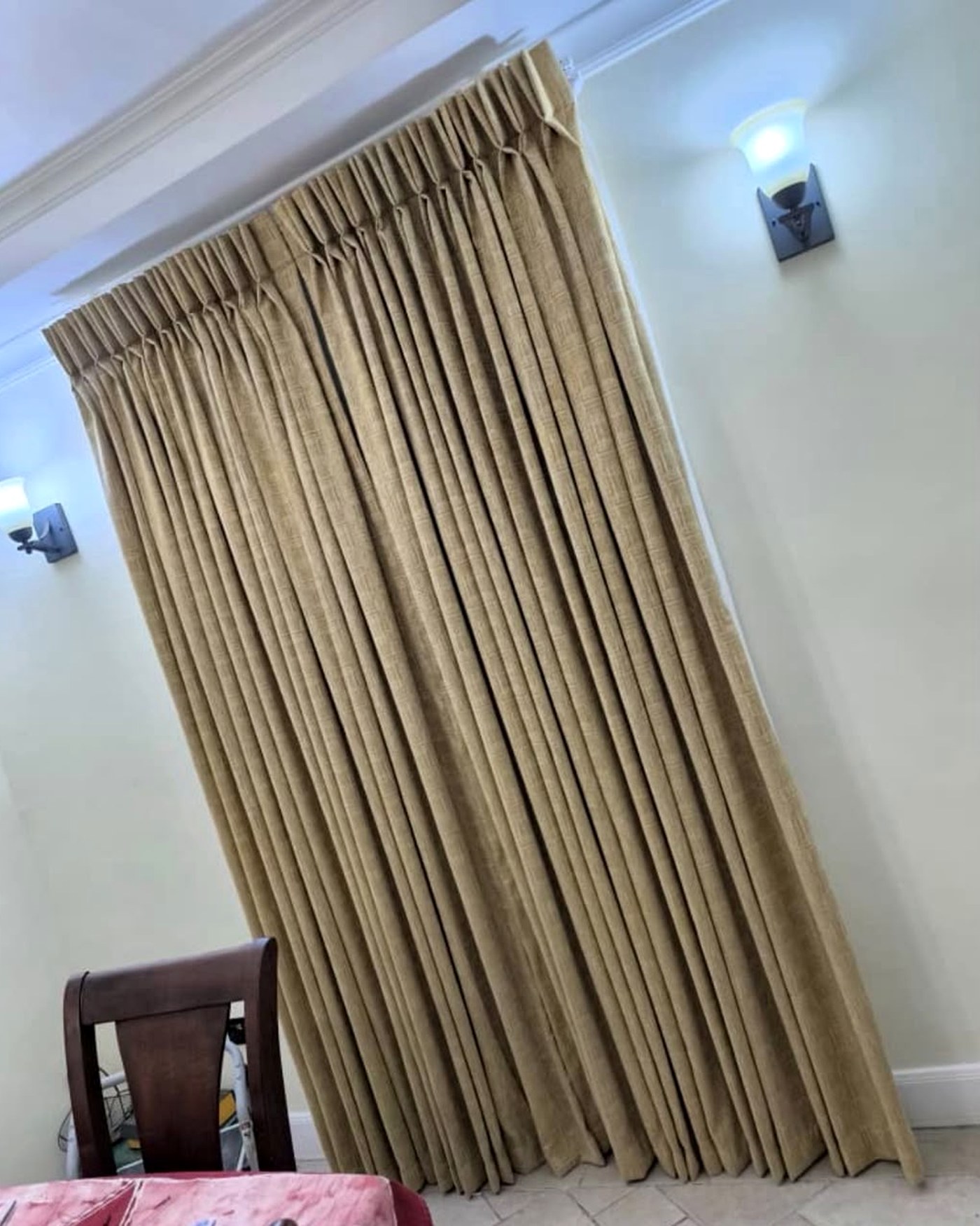 Textured gold pinch pleat