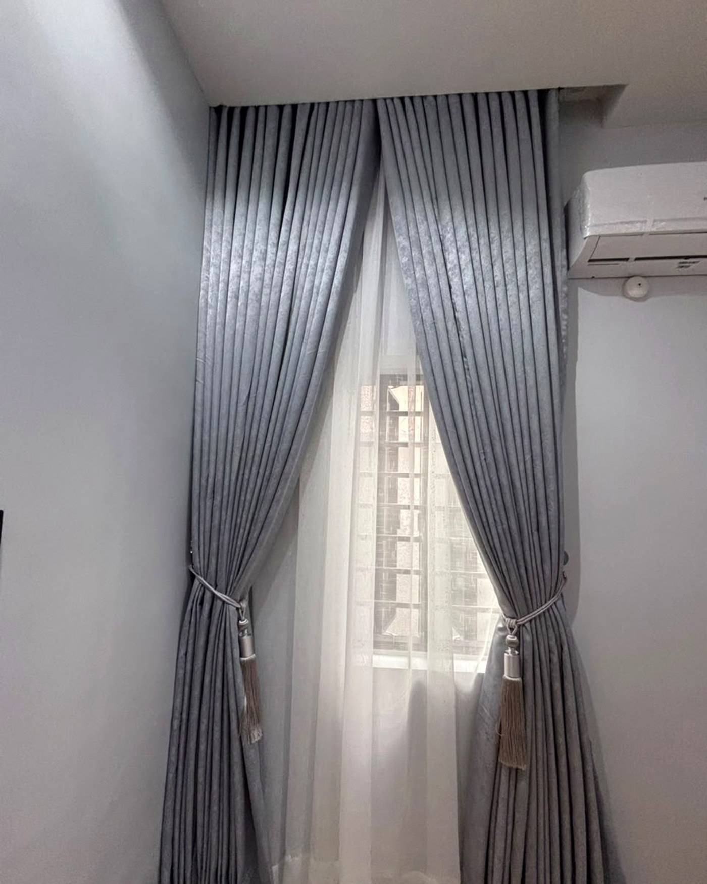 Silver-grey bedroom suite